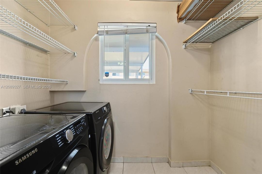 For Sale: $550,000 (3 beds, 2 baths, 1606 Square Feet)