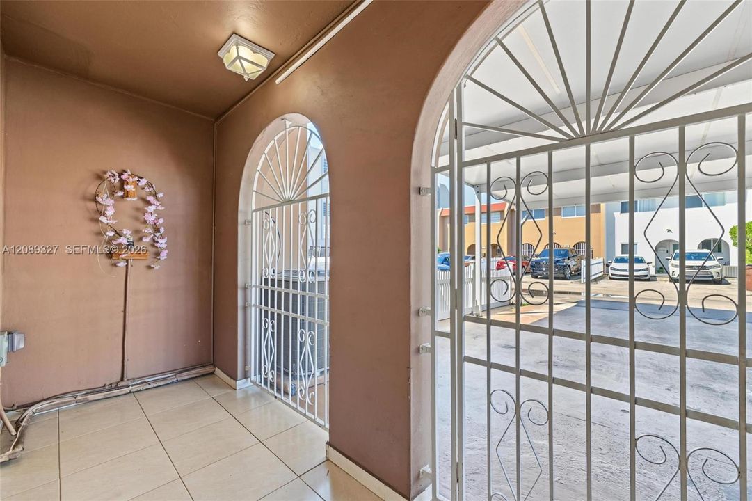For Sale: $550,000 (3 beds, 2 baths, 1606 Square Feet)