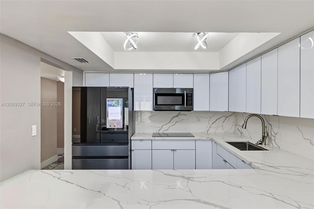 For Sale: $550,000 (3 beds, 2 baths, 1606 Square Feet)