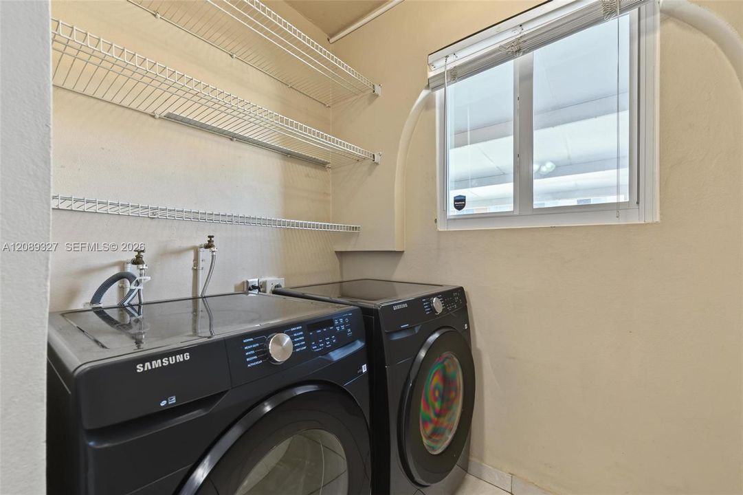 For Sale: $550,000 (3 beds, 2 baths, 1606 Square Feet)