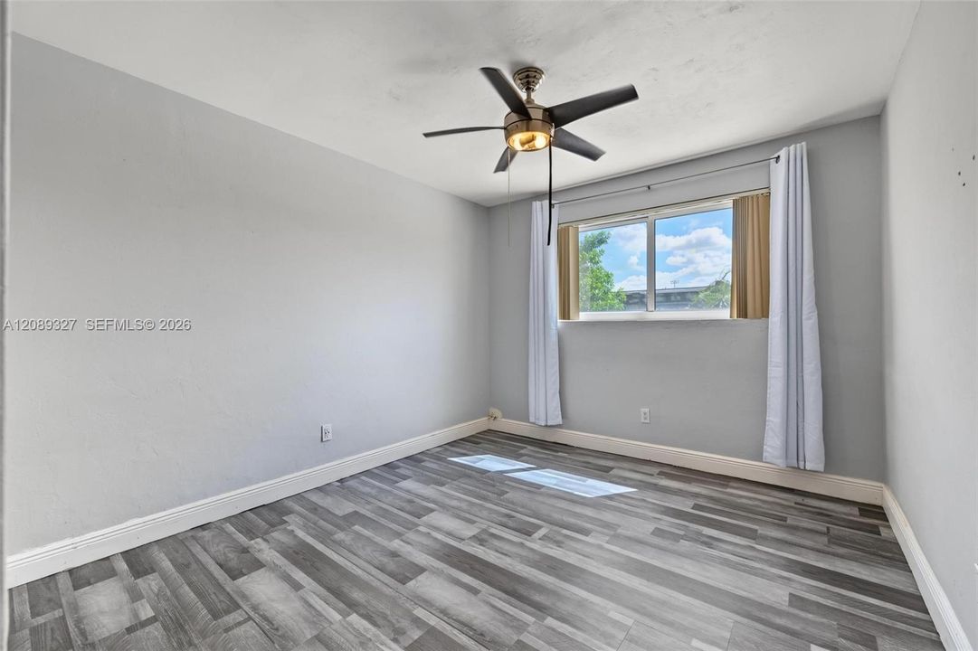 For Sale: $550,000 (3 beds, 2 baths, 1606 Square Feet)