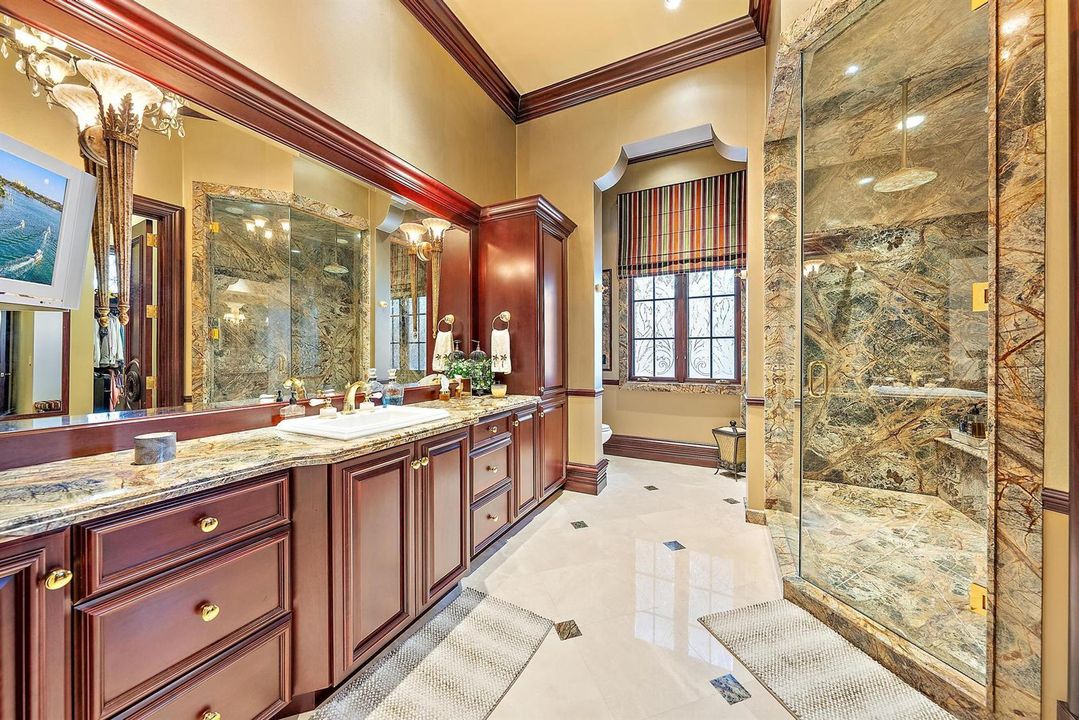 2330 Seven Oaks Ln-70