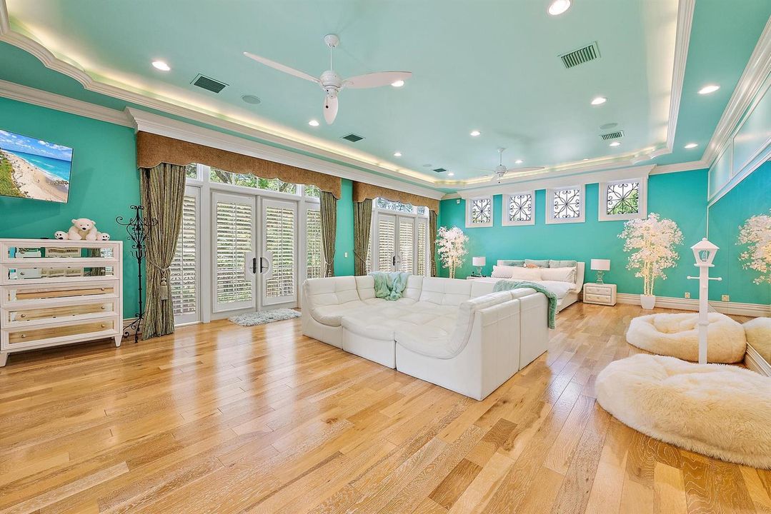 2330 Seven Oaks Ln-87
