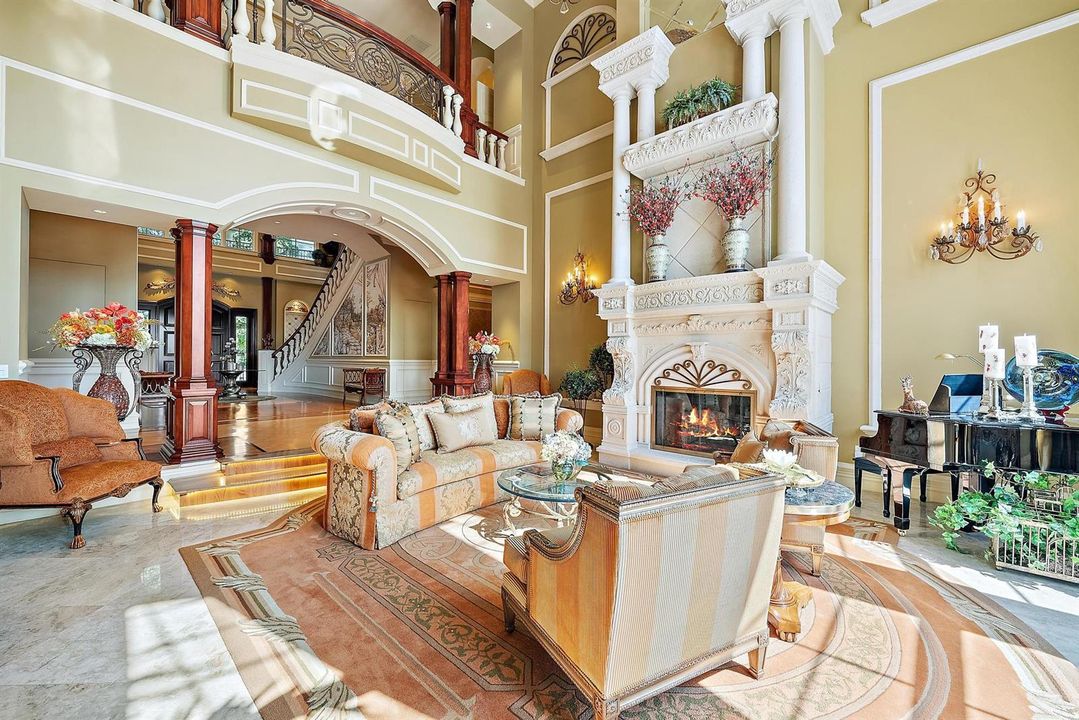 2330 Seven Oaks Ln-31