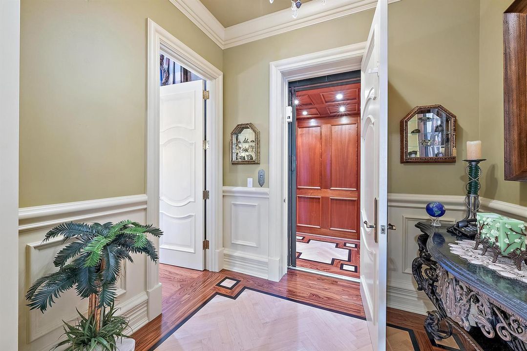 2330 Seven Oaks Ln-16
