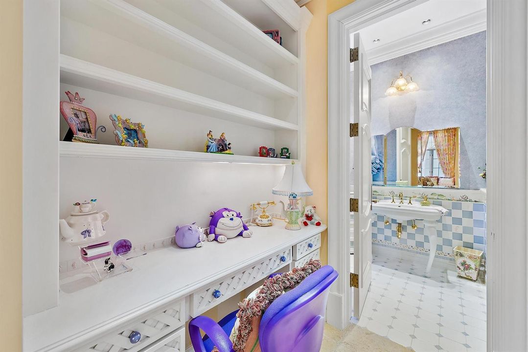 2330 Seven Oaks Ln-49