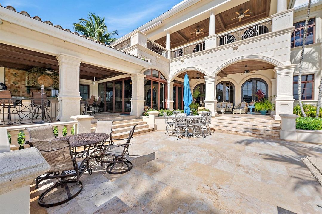 2330 Seven Oaks Ln-25