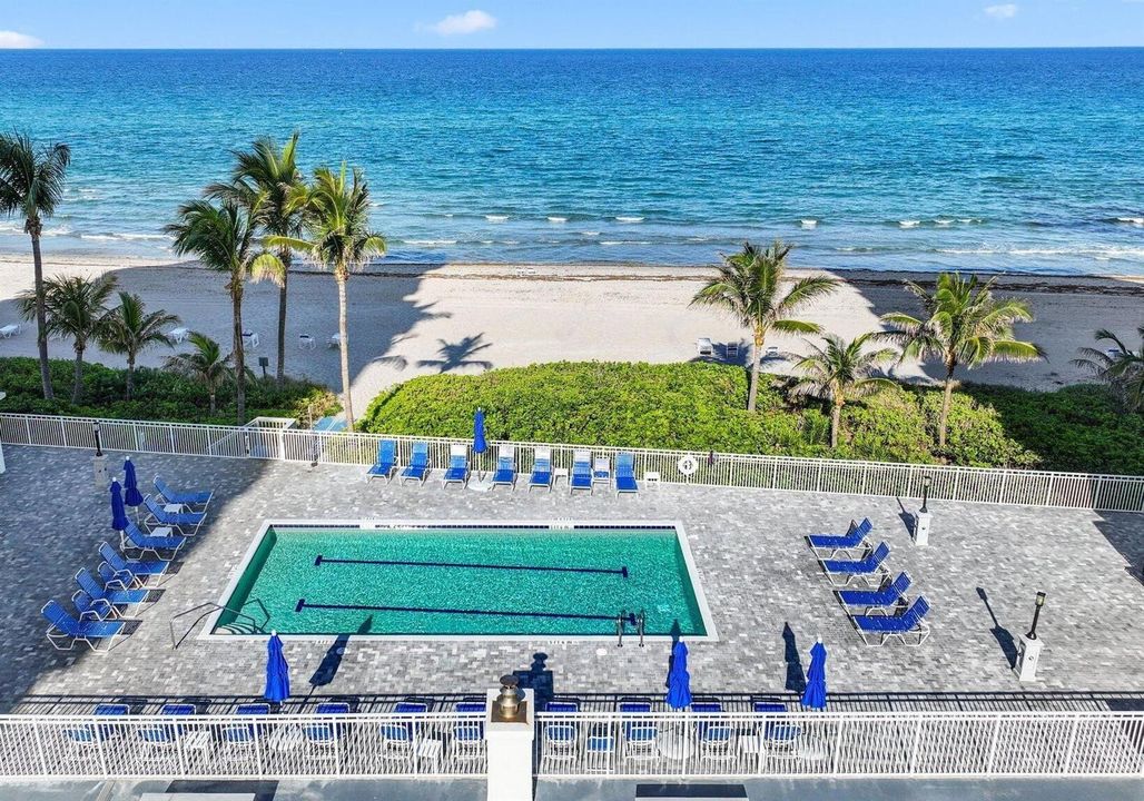 Pool & Beach Areal