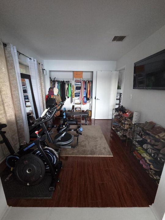 WalkingClosetGymareajpg