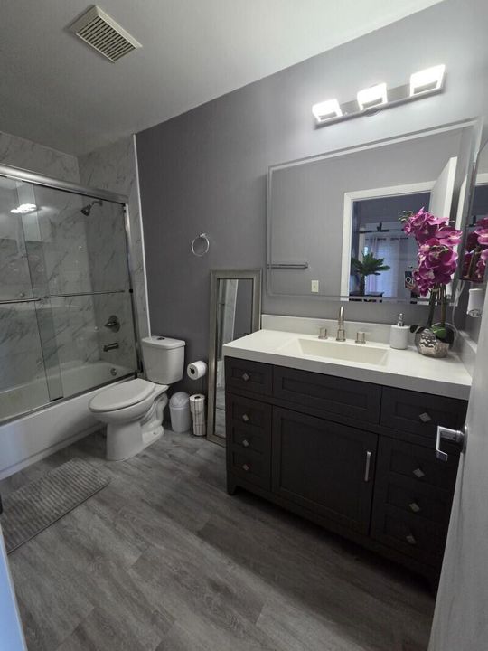 SecondBathroomjpg