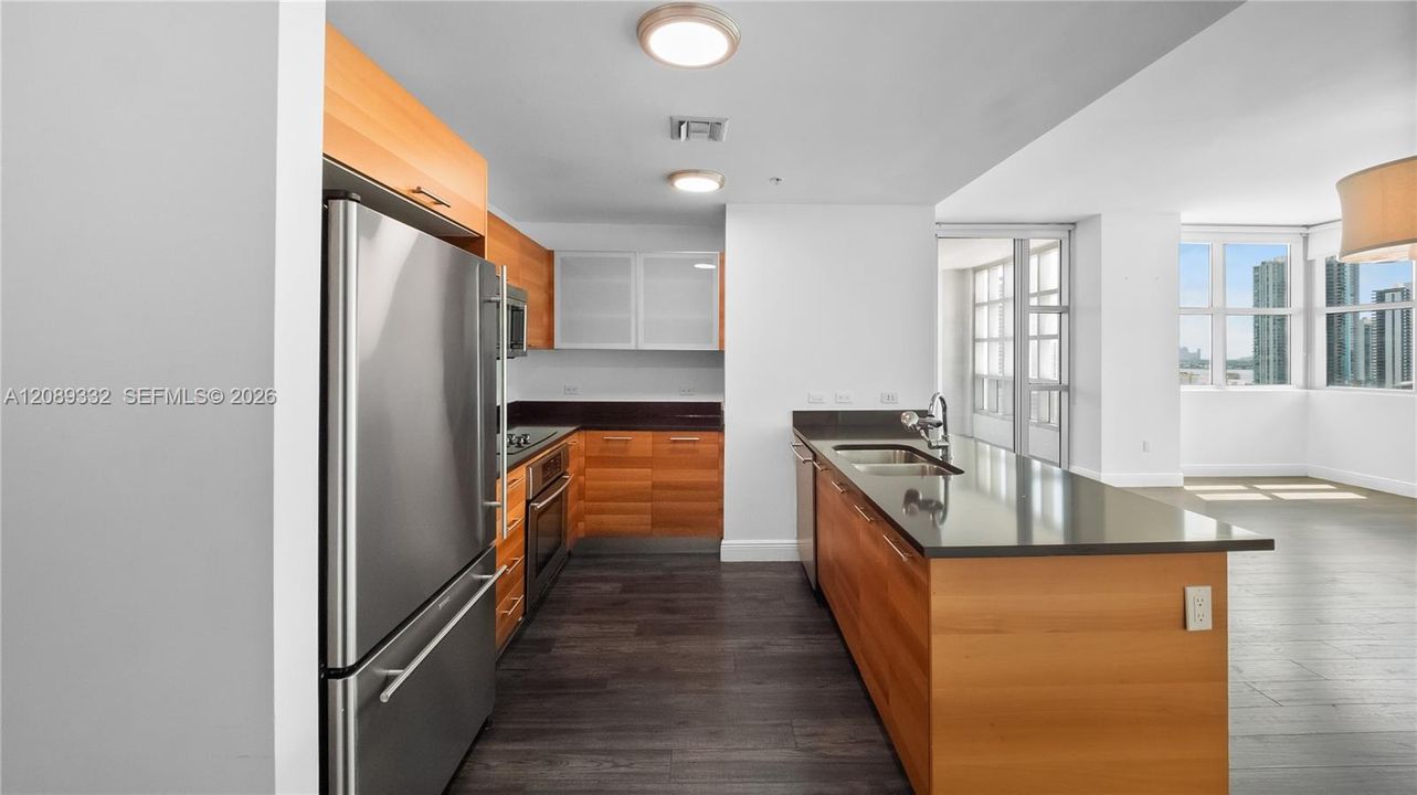 В аренду: $4,400 (2 спален, 2 ванн, 1263 Квадратных фут)