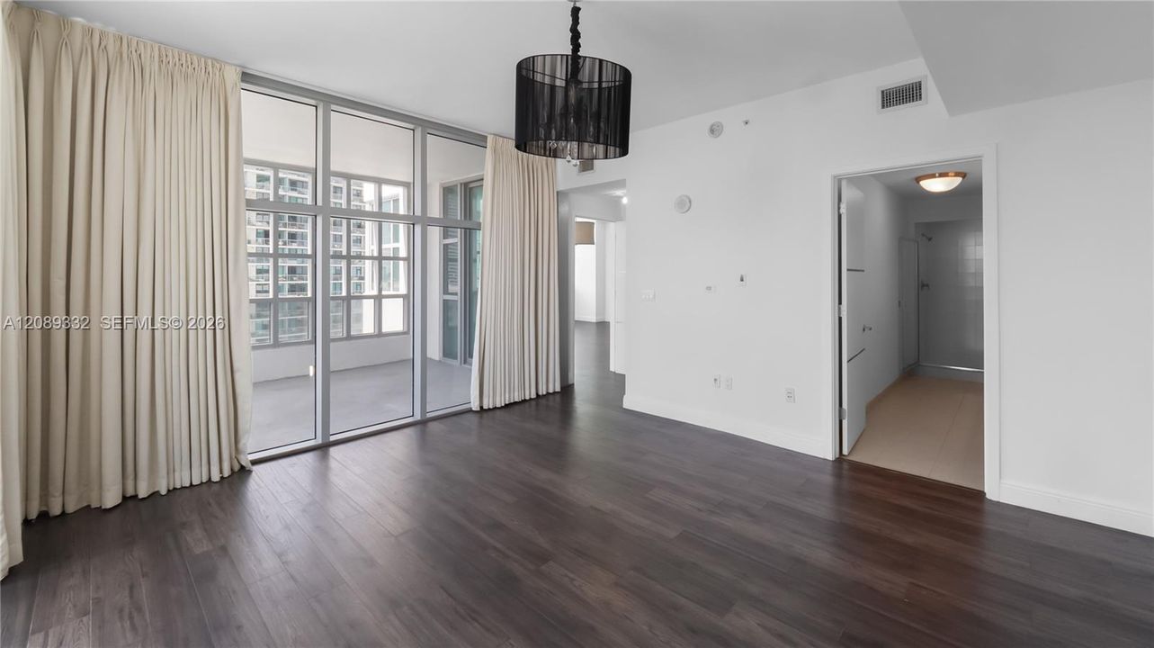 В аренду: $4,400 (2 спален, 2 ванн, 1263 Квадратных фут)