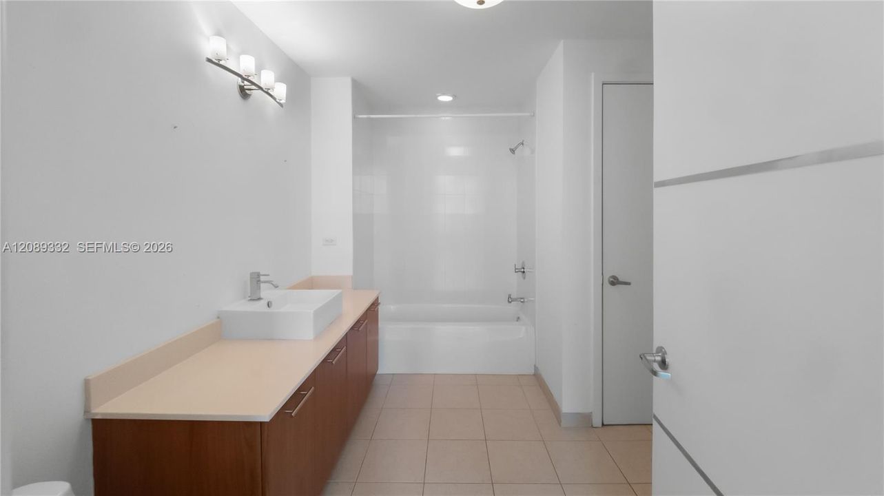 В аренду: $4,400 (2 спален, 2 ванн, 1263 Квадратных фут)