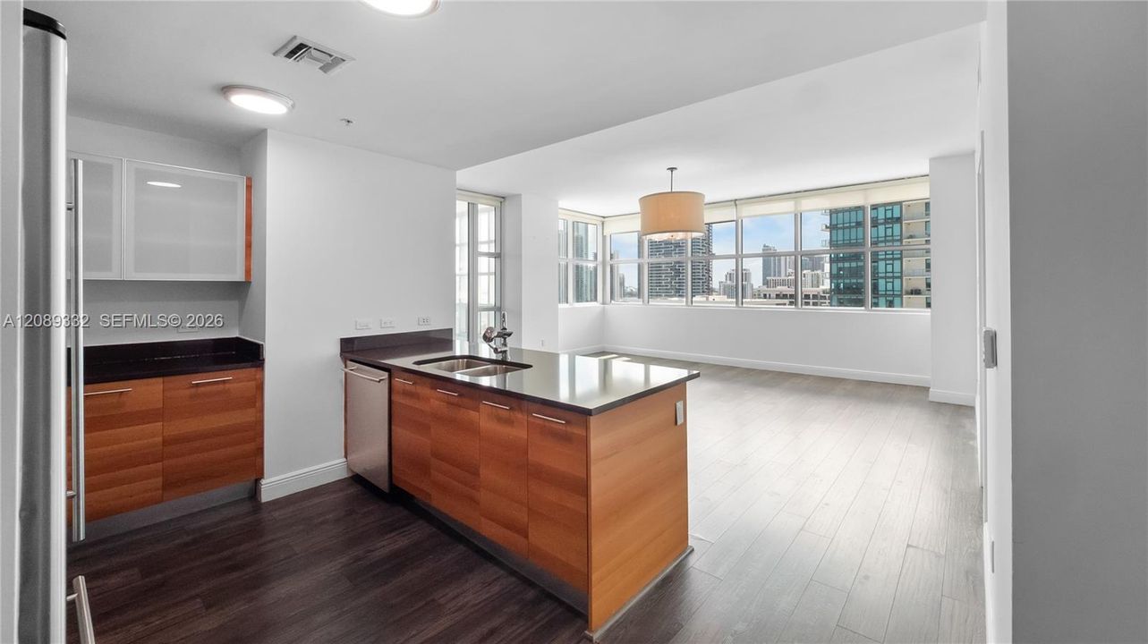 В аренду: $4,400 (2 спален, 2 ванн, 1263 Квадратных фут)