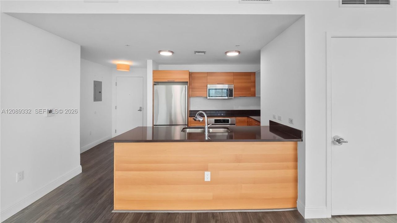 В аренду: $4,400 (2 спален, 2 ванн, 1263 Квадратных фут)