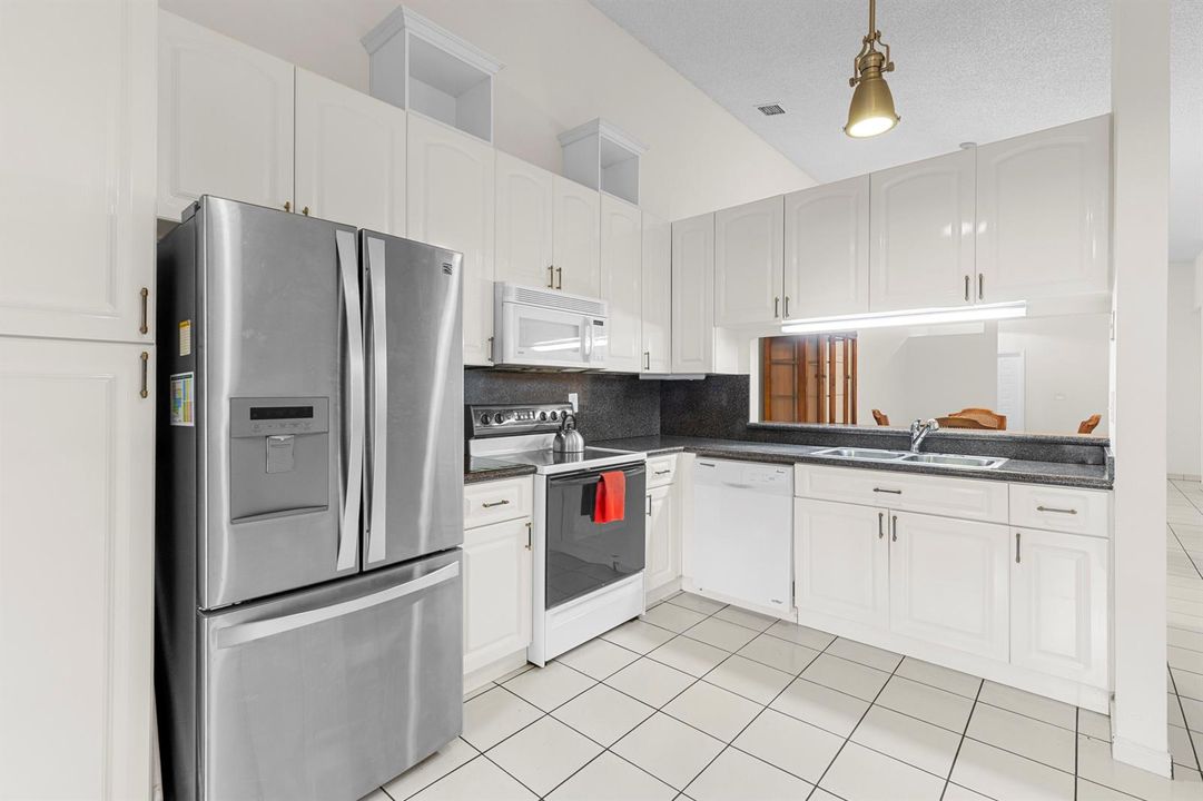 Kitchen toward passthru