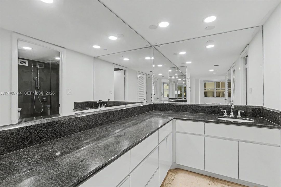 For Sale: $599,000 (2 beds, 2 baths, 1271 Square Feet)
