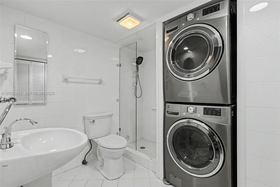 For Sale: $599,000 (2 beds, 2 baths, 1271 Square Feet)