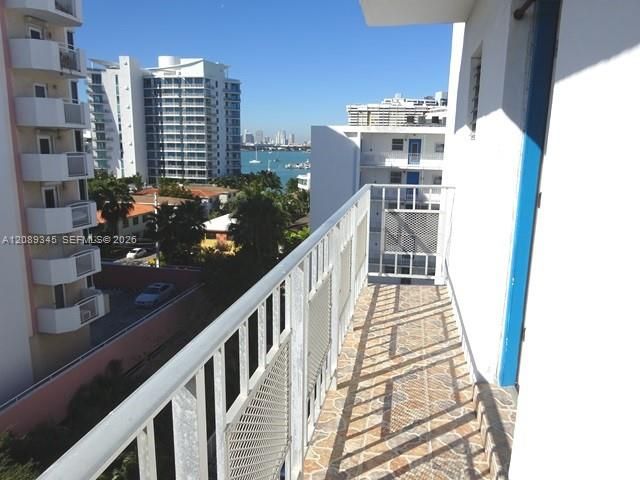 For Rent: $1,700 (0 beds, 1 baths, 408 Square Feet)