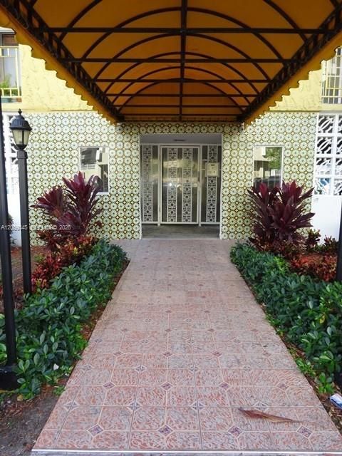 For Rent: $1,700 (0 beds, 1 baths, 408 Square Feet)