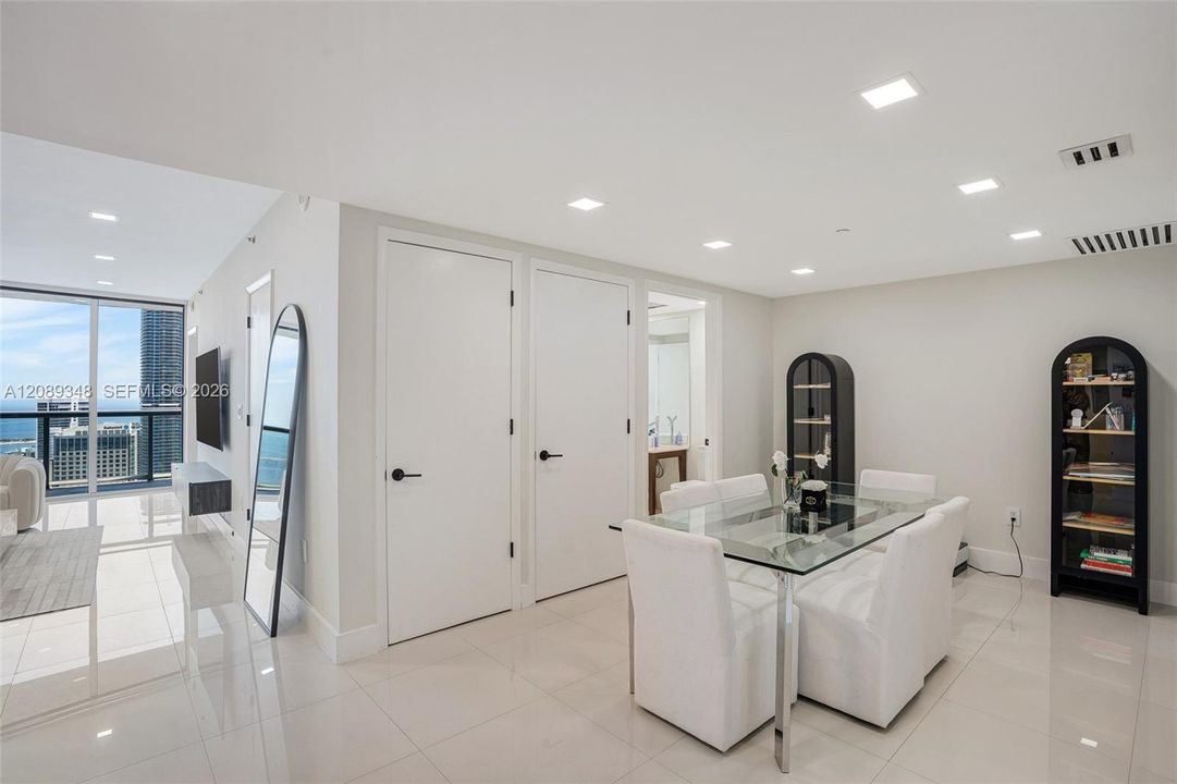 En Venta: $1,249,000 (3 camas, 2 baños, 1450 Pies cuadrados)