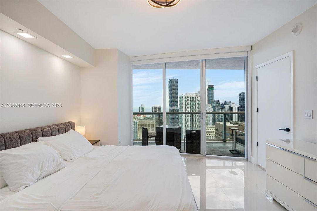 En Venta: $1,249,000 (3 camas, 2 baños, 1450 Pies cuadrados)