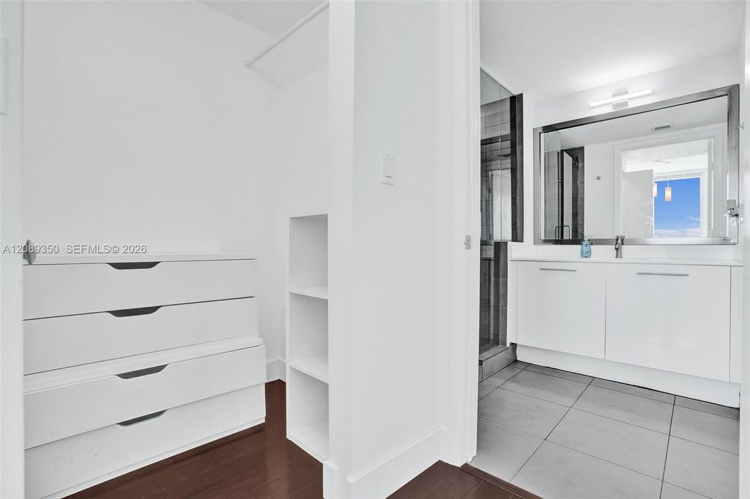 For Rent: $2,675 (1 beds, 1 baths, 764 Square Feet)