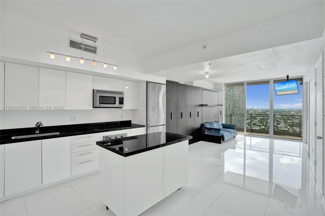 For Rent: $2,675 (1 beds, 1 baths, 764 Square Feet)