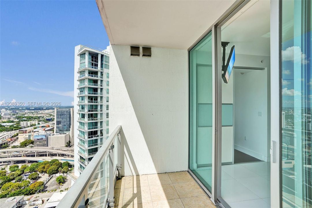 For Rent: $2,675 (1 beds, 1 baths, 764 Square Feet)