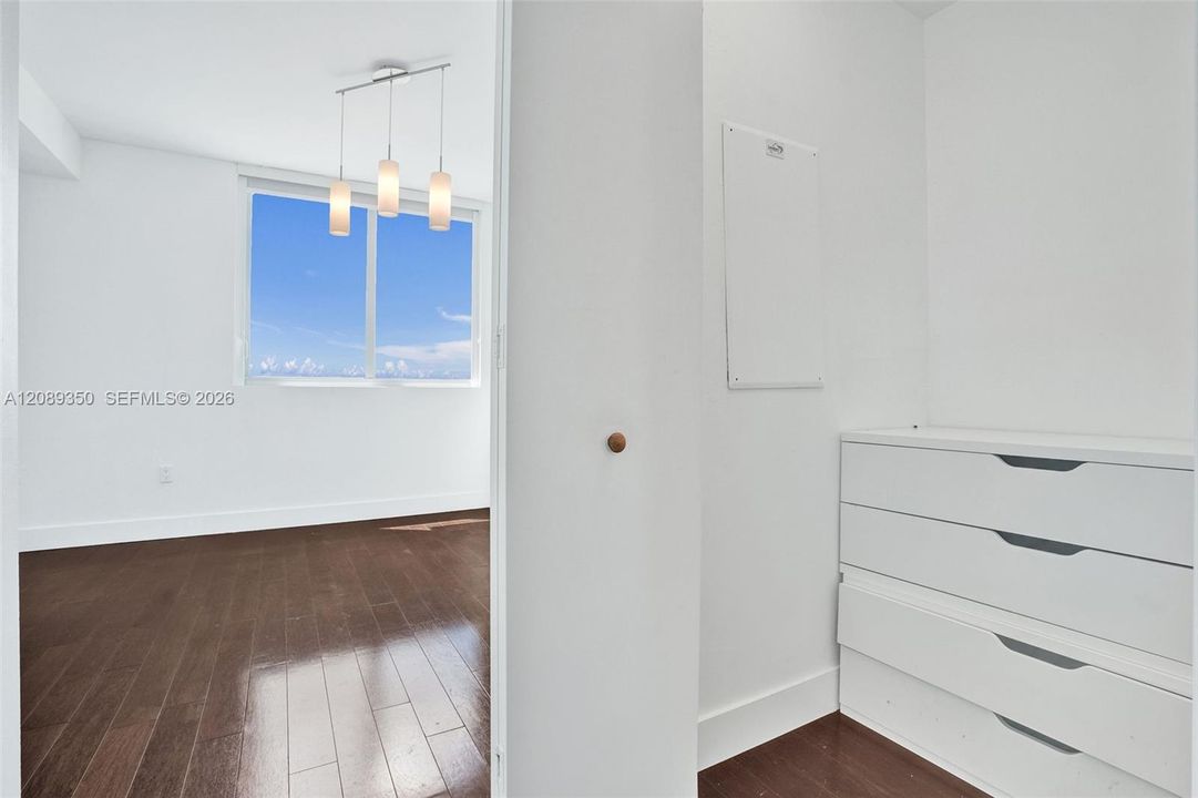 For Rent: $2,675 (1 beds, 1 baths, 764 Square Feet)