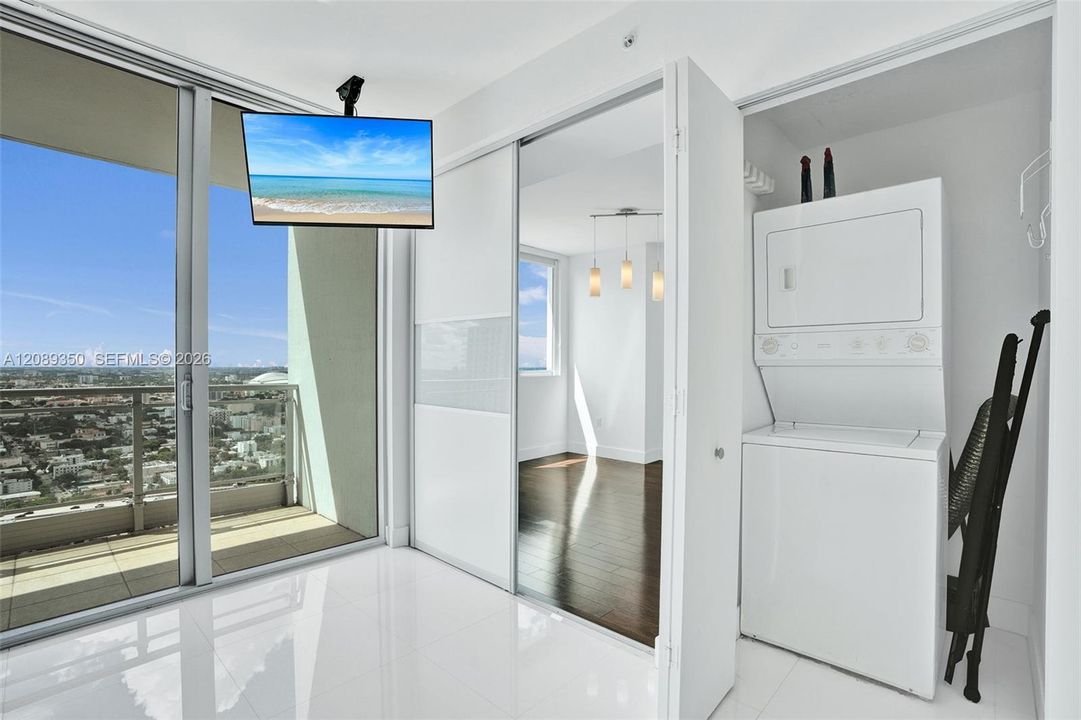 For Rent: $2,675 (1 beds, 1 baths, 764 Square Feet)