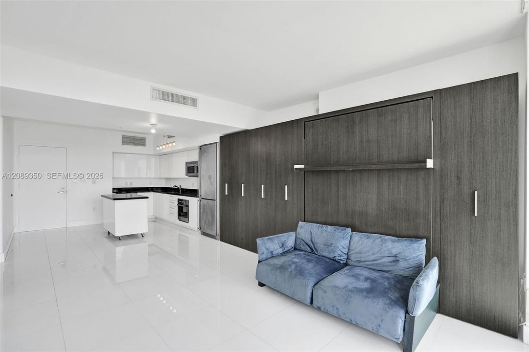 For Rent: $2,675 (1 beds, 1 baths, 764 Square Feet)
