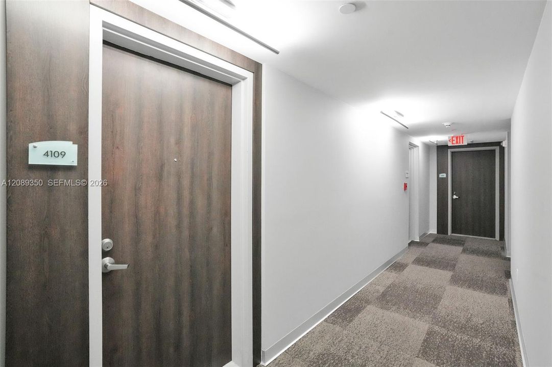 For Rent: $2,675 (1 beds, 1 baths, 764 Square Feet)
