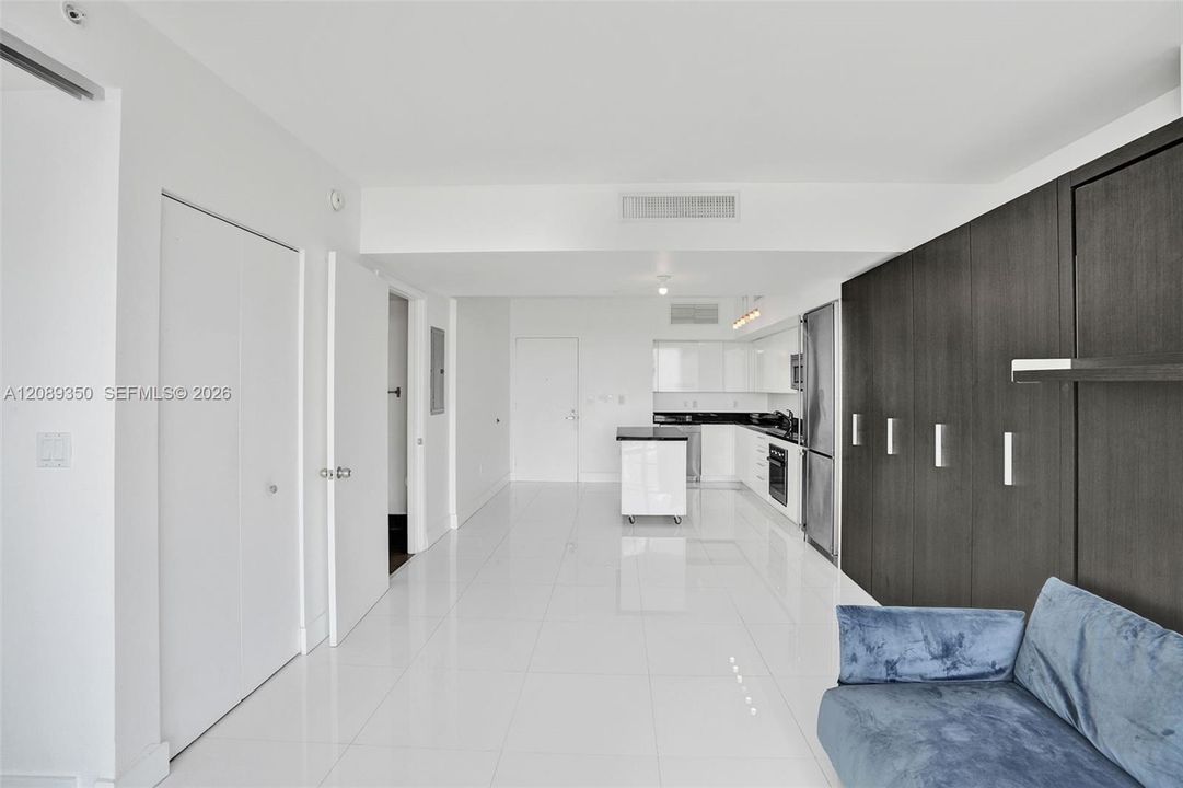 For Rent: $2,675 (1 beds, 1 baths, 764 Square Feet)