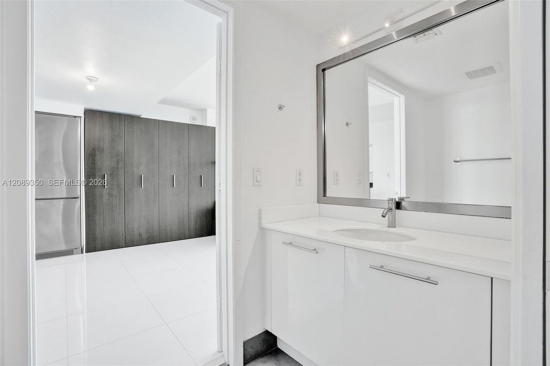 For Rent: $2,675 (1 beds, 1 baths, 764 Square Feet)