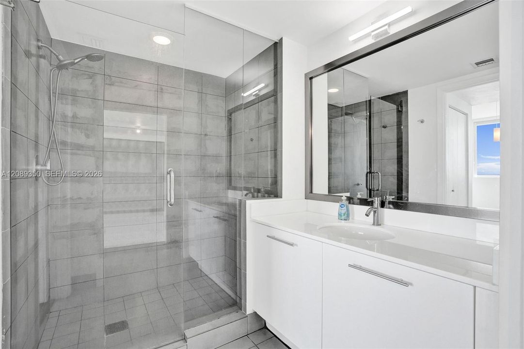 For Rent: $2,675 (1 beds, 1 baths, 764 Square Feet)