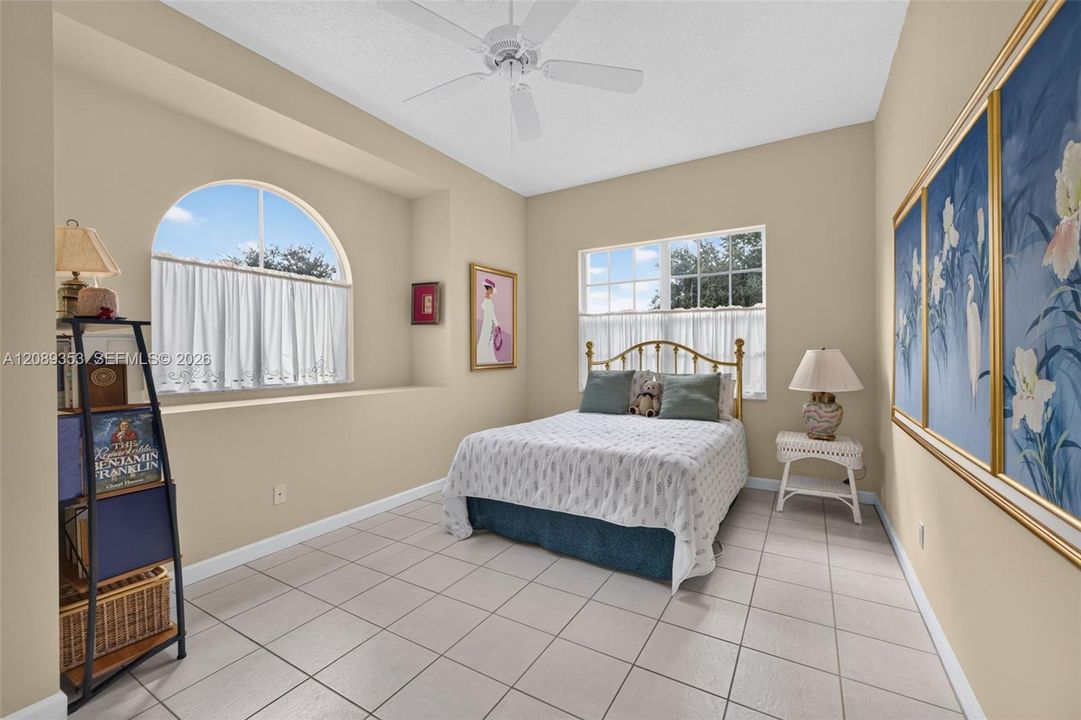 Separate Bedroom & Bathroom off main house.