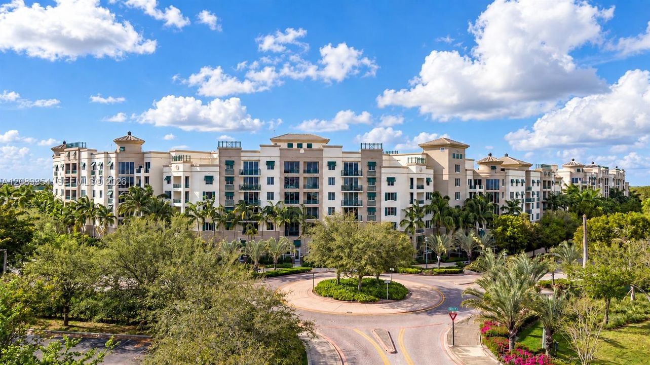 For Rent: $2,300 (1 beds, 1 baths, 789 Square Feet)