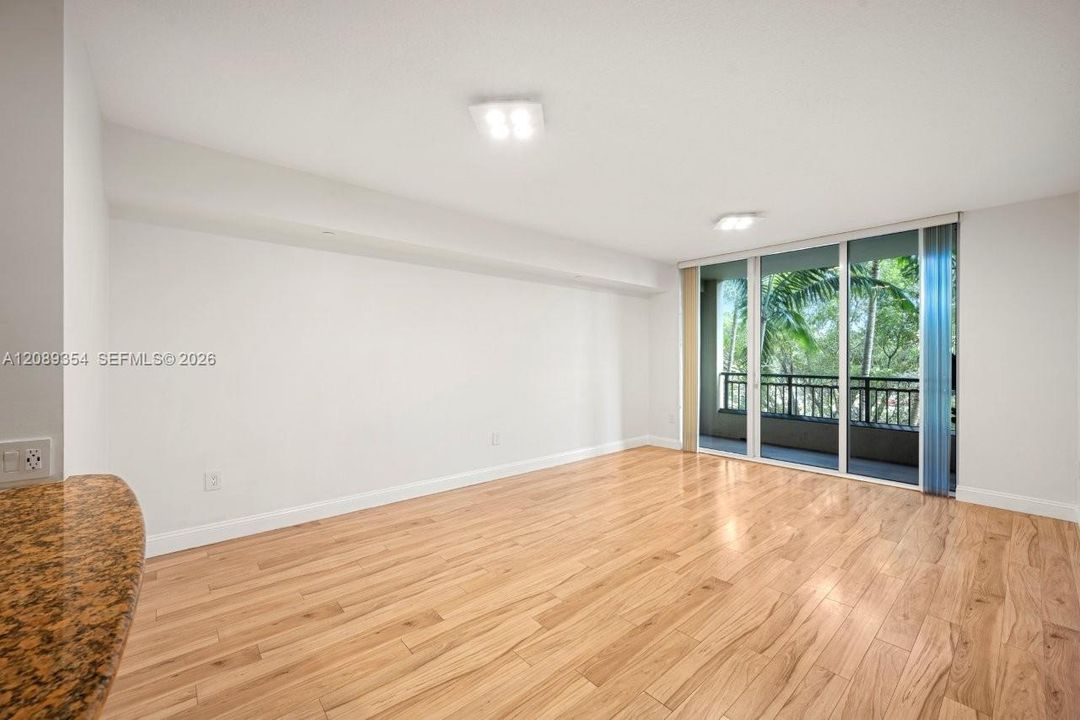 For Rent: $2,300 (1 beds, 1 baths, 789 Square Feet)