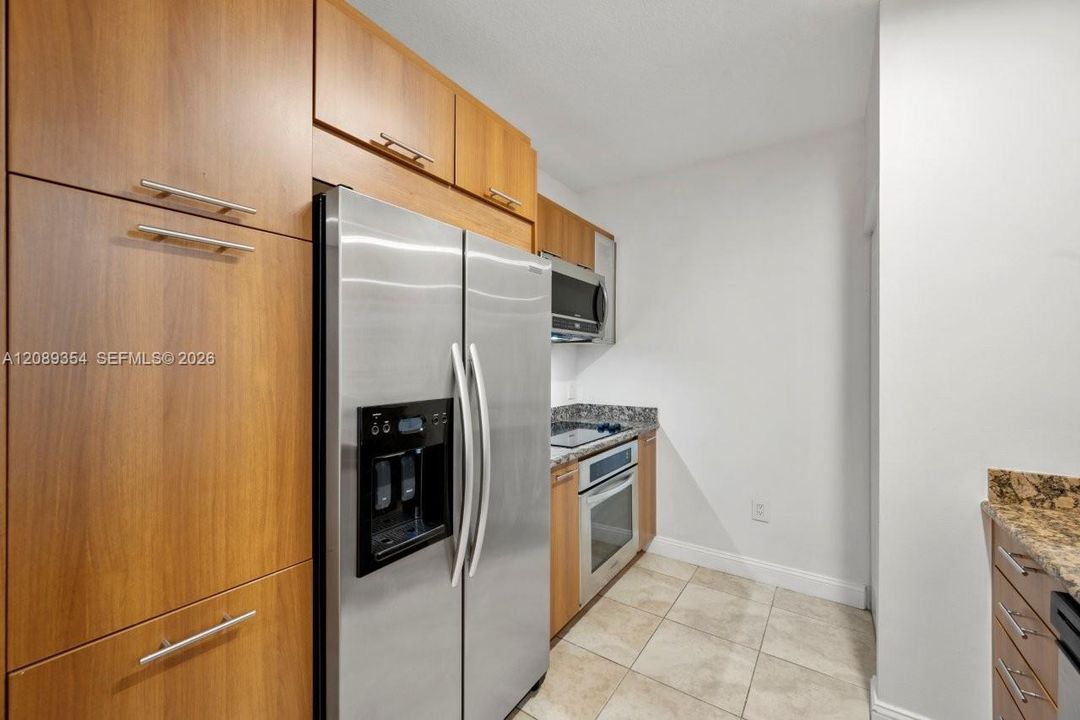 For Rent: $2,300 (1 beds, 1 baths, 789 Square Feet)