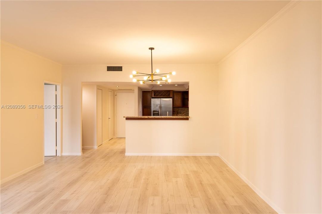 В аренду: $3,200 (1 спален, 1 ванн, 836 Квадратных фут)