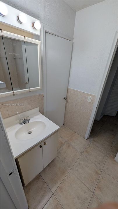 В аренду: $2,400 (2 спален, 1 ванн, 806 Квадратных фут)
