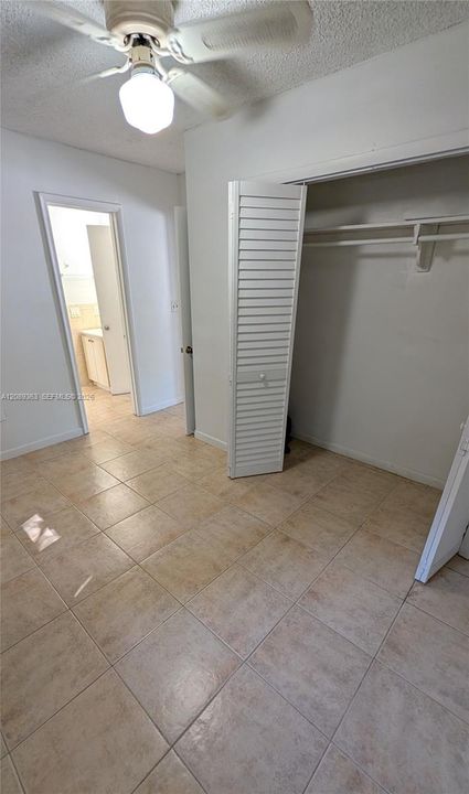 В аренду: $2,400 (2 спален, 1 ванн, 806 Квадратных фут)