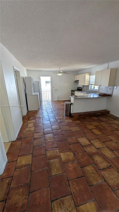 В аренду: $2,400 (2 спален, 1 ванн, 806 Квадратных фут)