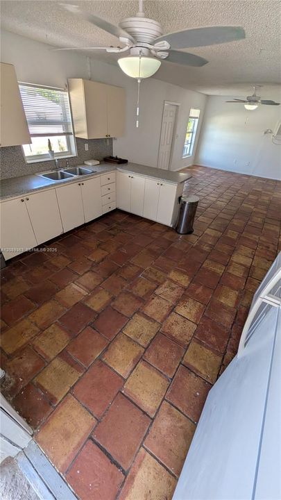 В аренду: $2,400 (2 спален, 1 ванн, 806 Квадратных фут)