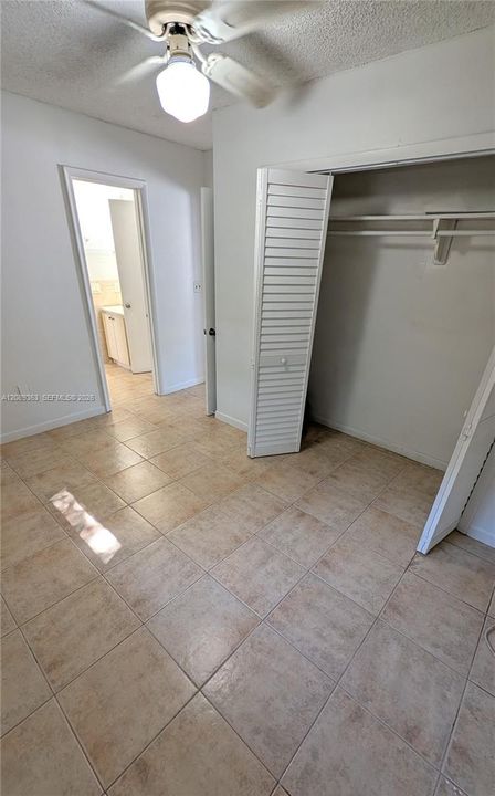 В аренду: $2,400 (2 спален, 1 ванн, 806 Квадратных фут)