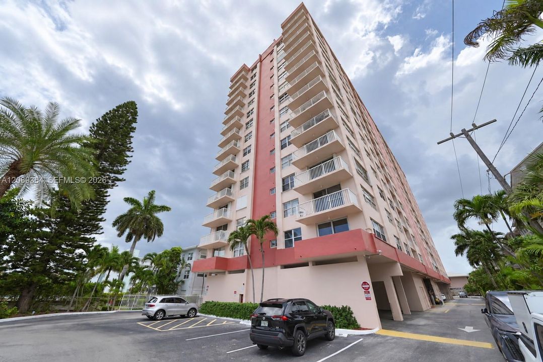For Sale: $399,000 (2 beds, 2 baths, 1145 Square Feet)