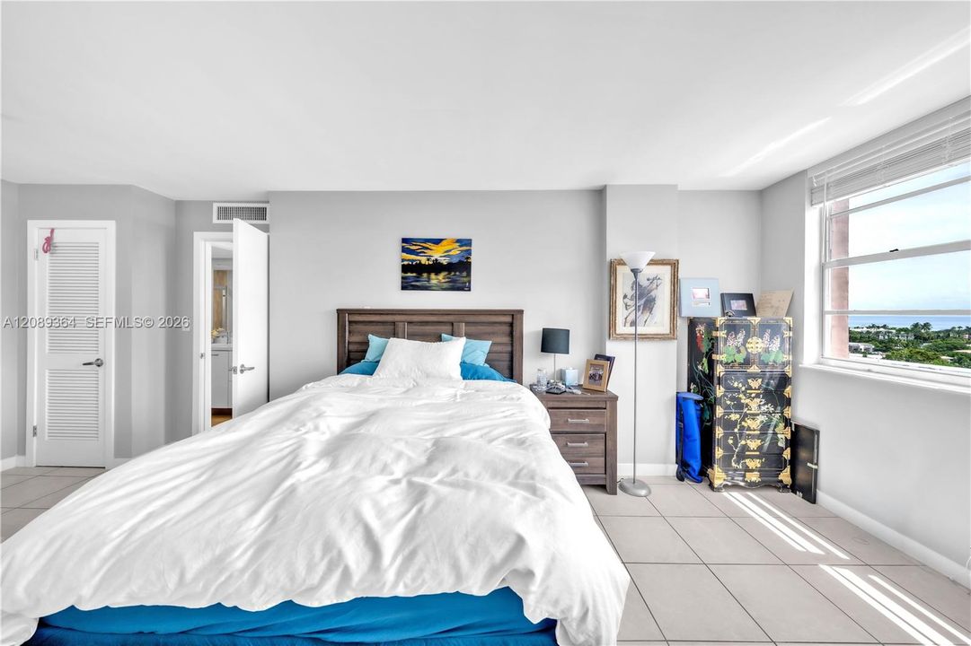 For Sale: $399,000 (2 beds, 2 baths, 1145 Square Feet)