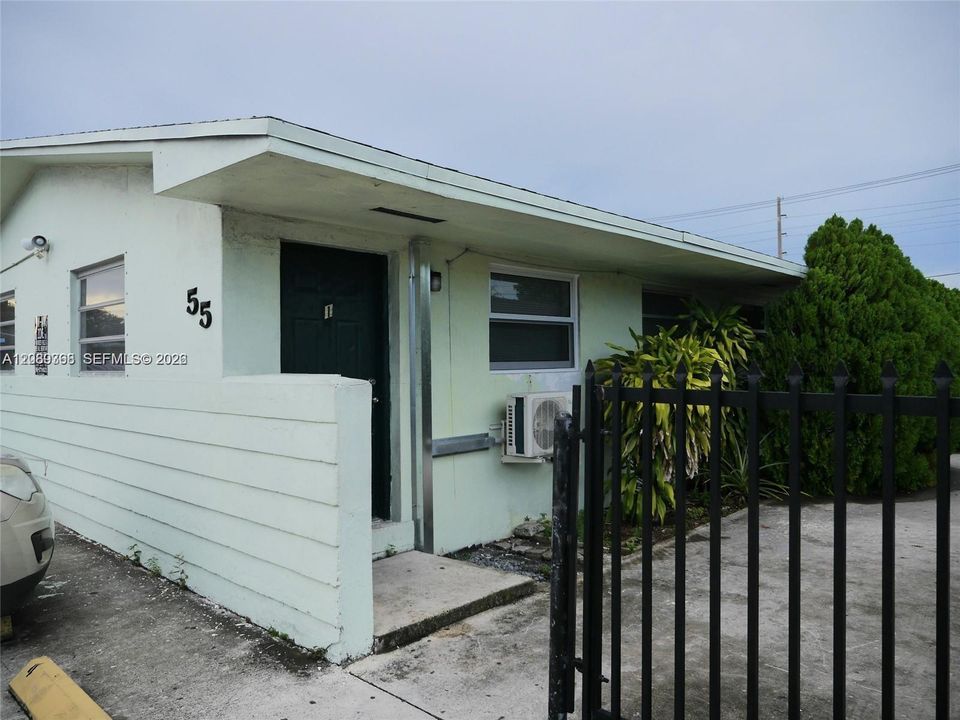 For Rent: $2,100 (2 beds, 1 baths, 2380 Square Feet)