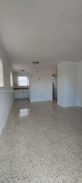 For Rent: $2,100 (2 beds, 1 baths, 2380 Square Feet)